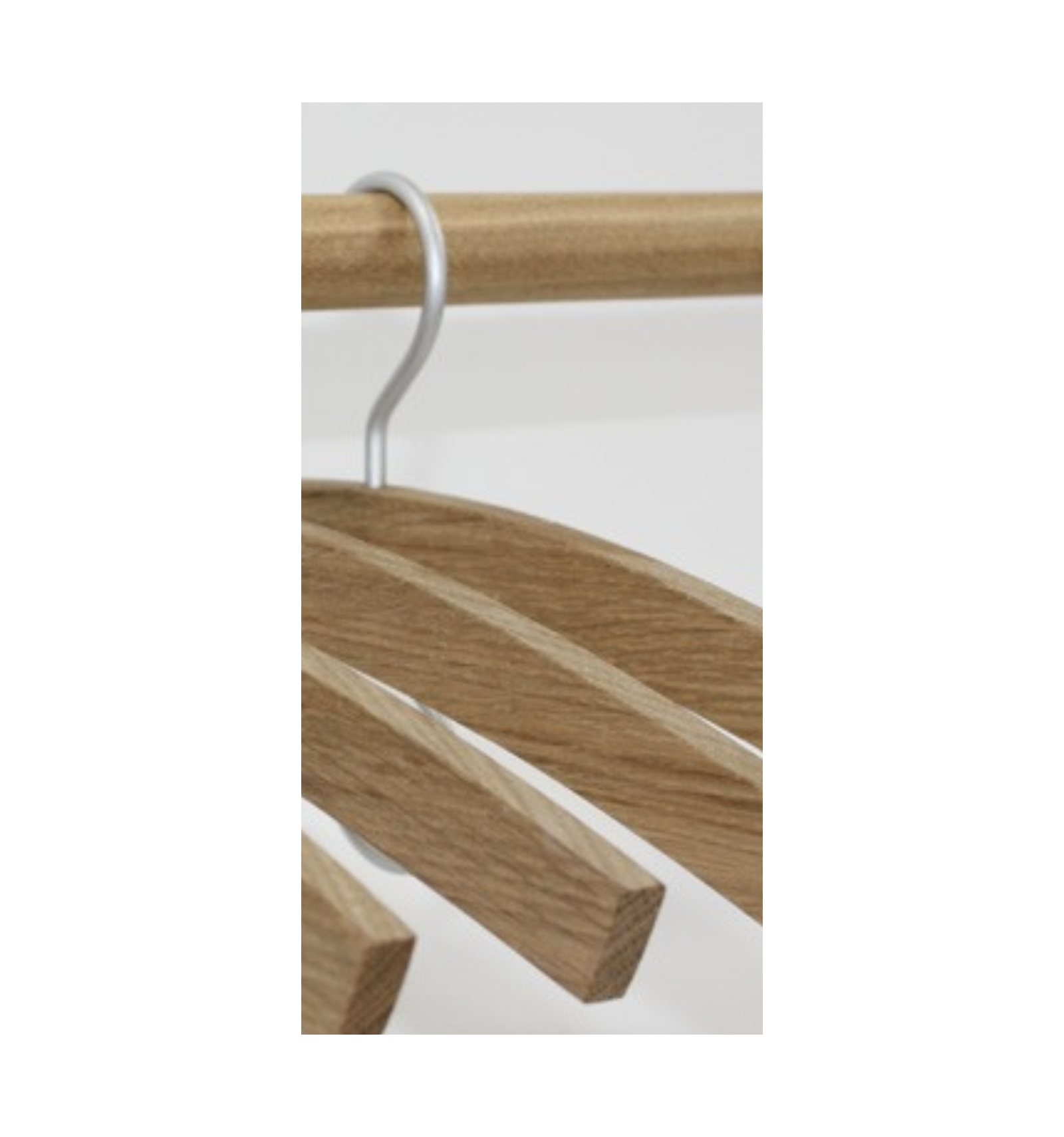 long crochet cintre en bois d'affichage, cintre en bois de luxe pour  l'affichage, des vêtements en bois cintre fond
