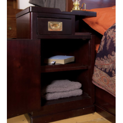 Nachttisch vom Schiff M/N Giuseppe Verdi aus den 1950er Jahren. Ein Möbelstück mit Charakter. Originales maritimes Antiquitäten.