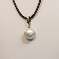 Perle de Tasmanie, n° 13, sur crochet or blanc 18ct