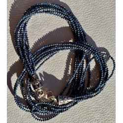 Tour de cou de perles de pierres de saphirs, 7 rangs, bleu nuit noire.