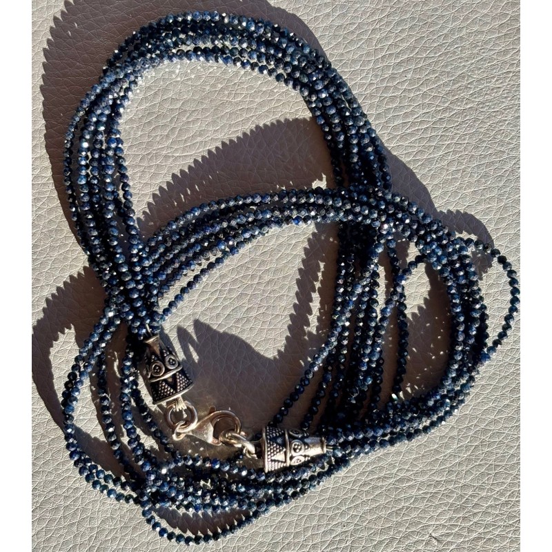 Tour de cou de perles de pierres de saphirs, 7 rangs, bleu nuit noire.
