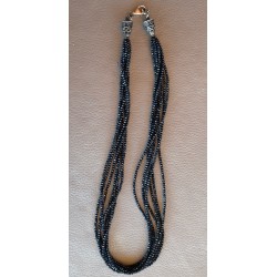 Tour de cou de perles de pierres de saphirs, 7 rangs, bleu nuit noire.