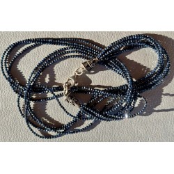 Tour de cou de perles de pierres de saphirs, 7 rangs, bleu nuit noire.