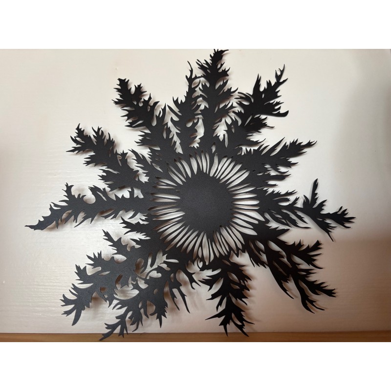 Découpage métal noir d'un chardon.